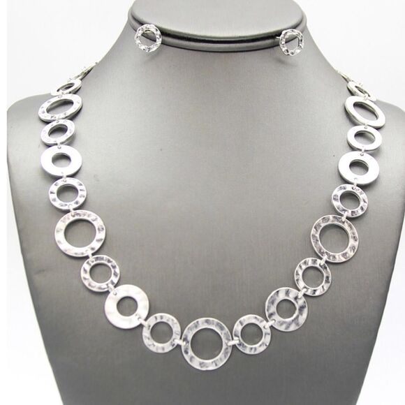 HAMMERED LINK NECKLACE & EARRING SET ~ Brand New ~ Adjustable to 20” - Circles - Picture 1 of 2
